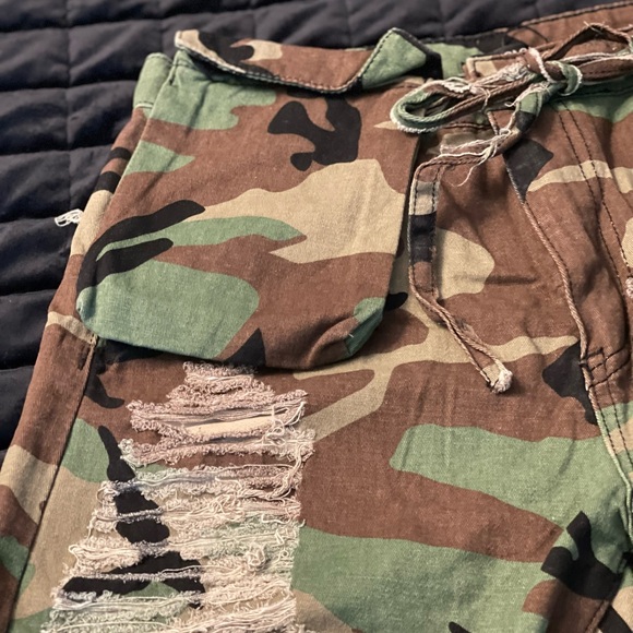 Micas Distressed Camo Print Shorts - Picture 5 of 9